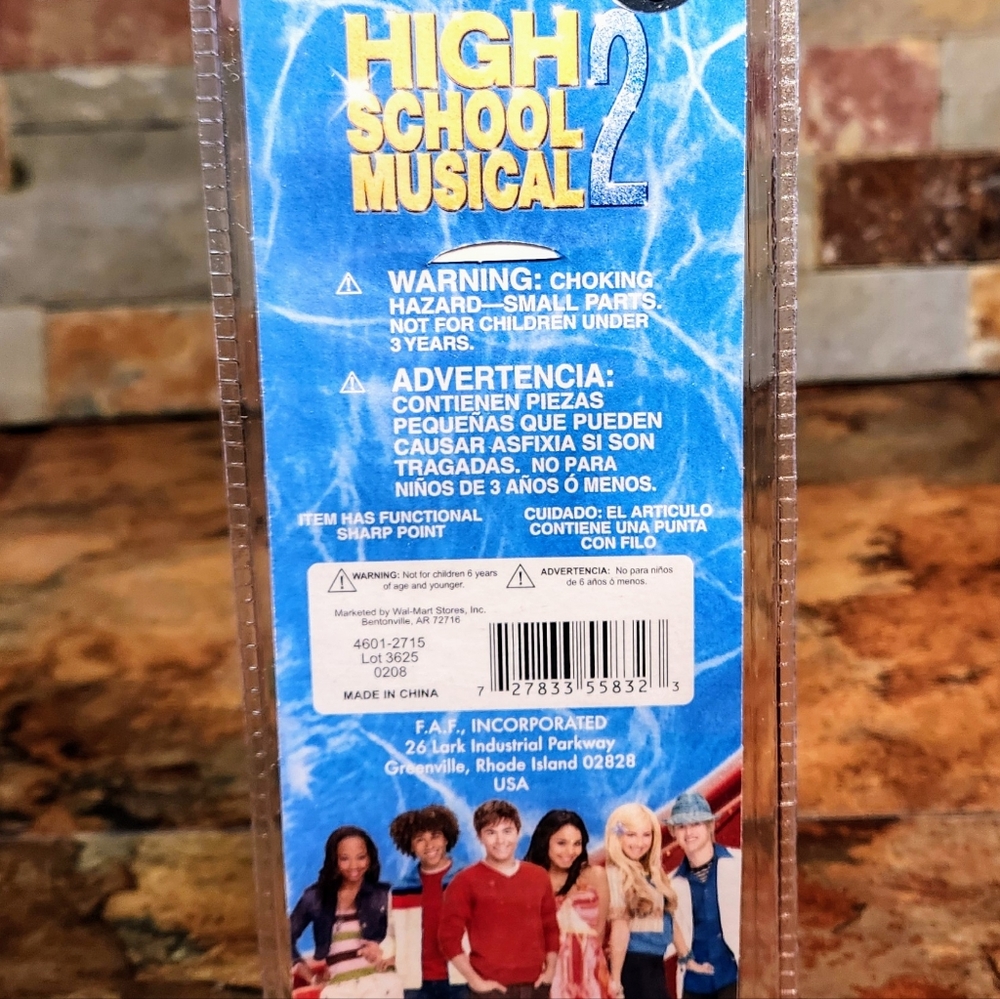 High School Musical - 2 , 3-Pc. Key Chain Set • Set Includes : key Chain,Sticker - Picture 4 of 5